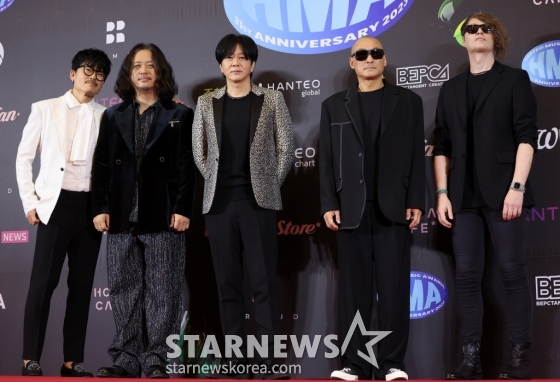 (서울=뉴스1) 김진환 기자 = 락밴드 YB가 18일 오후 서울 중구 동대문디자인플라자(DDP)에서 열린 '31주년 한터뮤직어워즈 2024' 레드카펫 행사에 참석해 포즈를 취하고 있다. 2024.2.18/뉴스1 Copyright (C) 뉴스1. All rights reserved. 무단 전재 및 재배포, AI학습 이용 금지. /사진=(서울=뉴스1) 김진환 기자