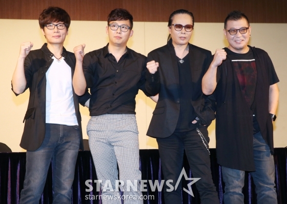 밴드 부활이 4일 오후 서울 여의도 63빌딩에서 2014 부활 콘서트 'True Color' 기자간담회가 진행되고 있다. 이번 콘서트는 '한반도 부활프로젝트 70'인 'To Be One'에 참여한 부활 10대 보컬 김동명과 함께 한다. /사진=이동훈 기자 photoguy@