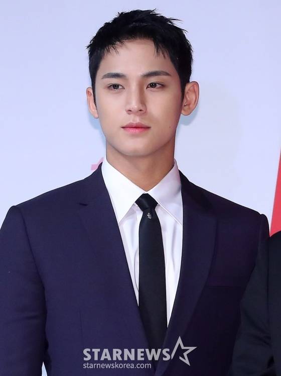 그룹 세븐틴 민규가 3일 오후 서울 강남구 논현동 엘리에나호텔에서 진행된 tvN 예능 '나나투어 with 세븐틴' 제작발표회에 참석해 포즈를 취하고 있다. '나나투어 with 세븐틴'은, 가이드로 재취업한 여행 예능 20년 차 베테랑 'NA이드'(나영석 PD)와 함께 여름의 이탈리아로 떠난 데뷔 9년 차 세븐틴의 진한 '우정 여행기'를 담은 버라이어티 예능 프로그램이다. 오는 5일 첫 방송. 2024.01.03 /사진=김창현
