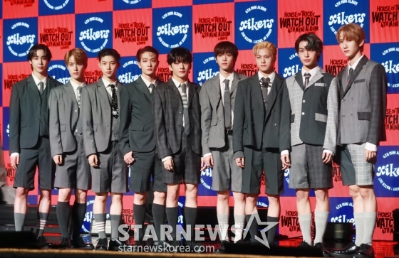 그룹 싸이커스가 5일 오후 서울 마포구 신한카드 SOL페이 스퀘어 라이브홀에서 진행된 미니 4집 ‘하우스 오브 트리키 : 워치 아웃'(HOUSE OF TRICKY : WATCH OUT) 발매기념 쇼케이스에서 포즈를 취하고 있다. 이번 앨범에는 타이틀곡 '위치'를 비롯해 '워치 아웃'(WATCH OUT), '백 오프'(BACK OFF), '비터스위트'(Bittersweet), '샌드캐슬'(Sandcastle), '행 어라 /사진=이동훈
