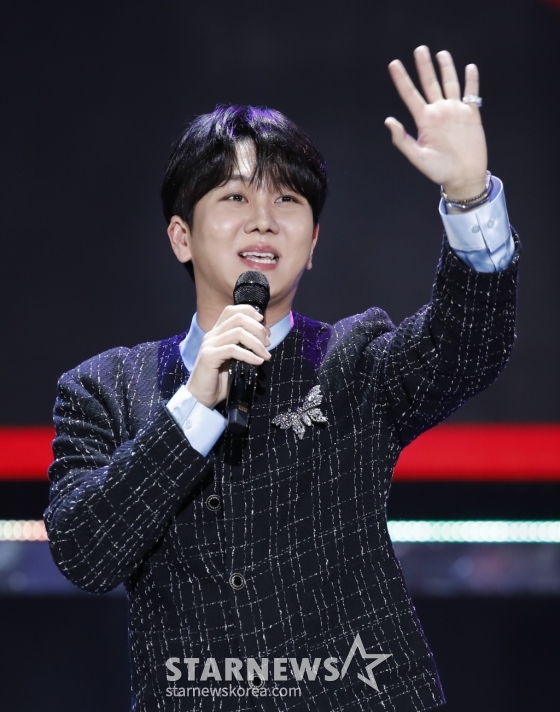 (서울=뉴스1) 권현진 기자 = 가수 김수찬이 19일 오후 서울 마포구 상암동 SBS 프리즘 타워에서 열린 SBS FiL, SBS M ‘더 트롯쇼’에서 화려한 무대를 선보이고 있다. 2024.2.19/뉴스1 Copyright (C) 뉴스1. All rights reserved. 무단 전재 및 재배포, AI학습 이용 금지. /사진=(서울=뉴스1) 권현진 기자