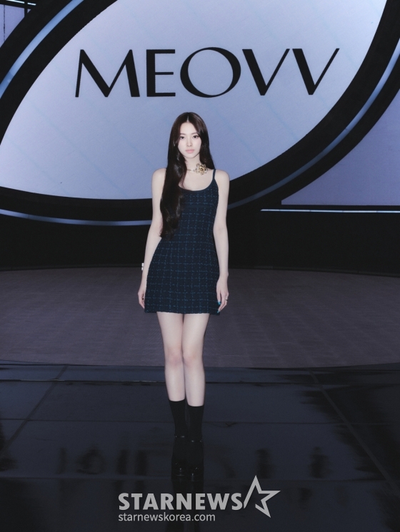 걸그룹 '미야오'(MEOW) 안나가 6일 오후 온라인으로 진행된 데뷔 싱글 앨범 '미야오' 발매 기념 쇼케이스에서 포즈를 취하고 있다. /사진제공=더블랙레이블 2024.09.06 /사진=이동훈