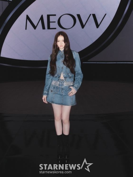 걸그룹 '미야오'(MEOW) 엘라가 6일 오후 온라인으로 진행된 데뷔 싱글 앨범 '미야오' 발매 기념 쇼케이스에서 포즈를 취하고 있다. /사진제공=더블랙레이블 2024.09.06 /사진=이동훈