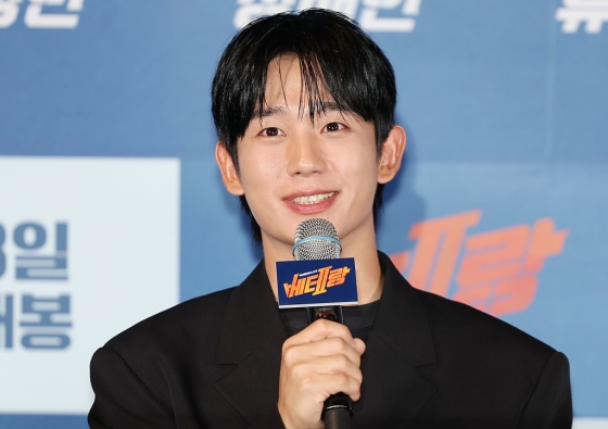 (서울=뉴스1) 김진환 기자 = 배우 정해인이 9일 오후 서울 용산구 아이파크몰 CGV에서 열린 영화 '베테랑2' 기자간담회에 참석해 취재진 질문에 답변하고 있다. '베테랑2'는 나쁜 놈은 끝까지 잡는 베테랑 서도철 형사(황정민 분)의 강력범죄수사대에 막내 형사 박선우(정해인 분)가 합류하면서 세상을 떠들썩하게 한 연쇄살인범을 쫓는 액션범죄수사극으로 오는 13일 개봉한다. 2024.9.9/뉴스1 Copyright (C) 뉴스1. All rights reserved. 무단 전재 및 재배포, AI학습 이용 금지. /사진=(서울=뉴스1) 김진환 기자