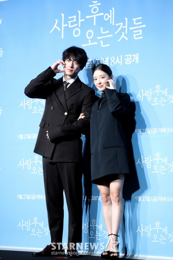배우 사카쿠치 켄타로와 이세영이 12일 오전 서울 중구 웨스틴 조선호텔 그랜드볼룸에서 열린 쿠팡플레이 시리즈 '사랑후에 오는 것들' 제작발표회에 참석해 포즈를 취하고 있다. '사랑 후에 오는 것들' 운명 같던 사랑이 끝나고, 모든 것을 잊은 여자 ‘홍’과 후회로 가득한 남자 ‘준고’의 사랑 후 이야기를 그린 감성 멜로드라로 오는 27일 첫 방송 예정이다. 2024.09.12 /사진=임성균
