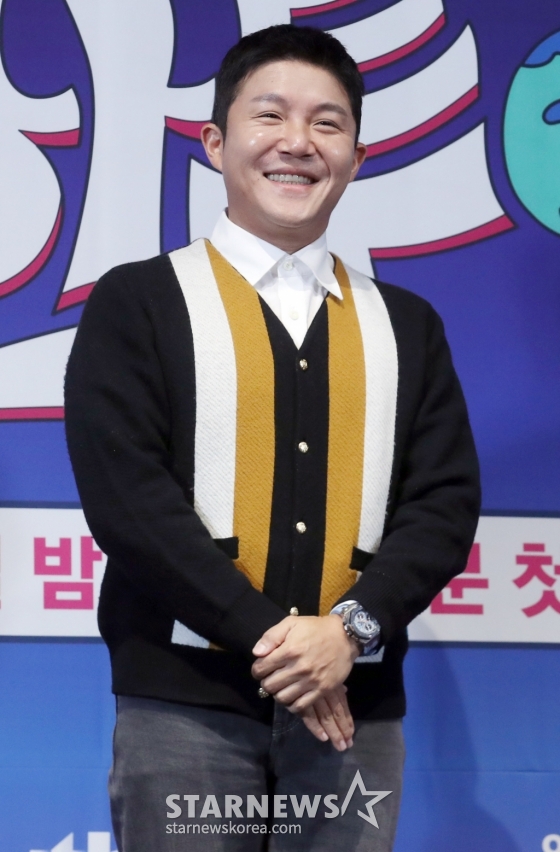 개그맨 조세호가 20일 오후 서울 영등포구 신도림 라마다호텔에서 열린 JTBC '극한투어' 제작발표회에 참석해 포즈를 취하고 있다. JTBC 신규 예능 '극한투어'는 같은 여행지에서 '극악'과 '극락'을 오가며 정반대의 재미를 선보이는 프로그램으로 오는 22일 첫 방송된다. 2024.09.20 /사진=임성균