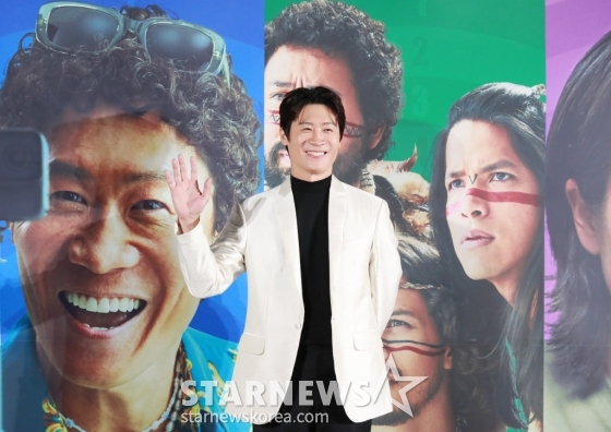 배우 진선규가 24일 오전 서울 광진구 롯데시네마 건대입구점에서 진행된 영화 '아마존 활명수'(감독 김창주) 제작보고회에 참석해 질문에 답하고 있다. 집에서도 회사에서도 구조조정 대상인 전 양궁 국가대표 진봉(류승룡)이 한국계 볼레도르인 통역사 빵식(진선규)과 신이 내린 활 솜씨의 아마존 전사 3인방을 만나 제대로 한 방 쏘는 코믹 활극 '아마존 활명수'는 10월 30일 개봉한다. /2024.09.24 /사진=이동훈