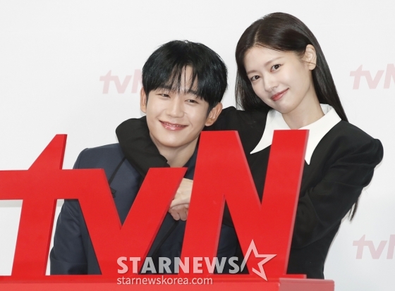 정해인(왼쪽)과 정소민 /사진=뉴스1