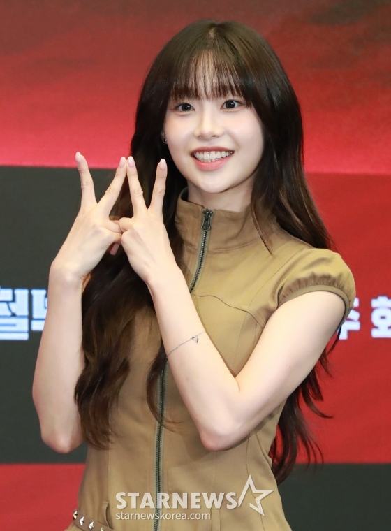 가수 츄가 27일 오전 서울 마포구 상암동 스탠포드 호텔에서 진행된 채널A 예능 '강철부대W' 제작발표회에 참석해 포즈를 취하고 있다. 최정예 여군 예비역들이 팀을 이뤄 출신 부대의 명예를 걸고 싸우는 밀리터리 서바이벌 프로그램 '강철부대W'는 10월 1일 첫 방송된다. /2024.09.27 /사진=이동훈