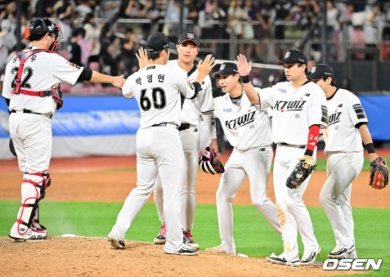 KT 위즈 선수들.