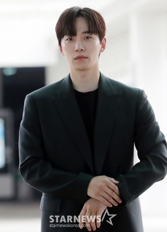 가수 겸 배우 이준호가 대만 일정을 위해 29일 오전 인천국제공항을 통해 출국하고 있다. 2024.04.29 /사진=임성균