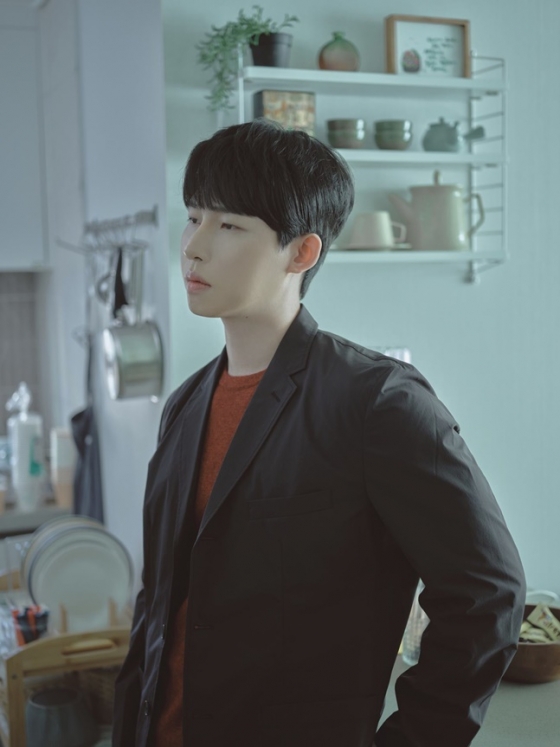 2024 KBO 준플레이오프 1차전에서 애국자 제창에 나서는 잠골버스의 정윤섭. /사진=LG 트윈스 제공