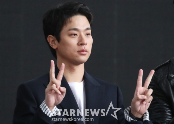 (부산=뉴스1) 권현진 기자 = 배우 박정민이 3일 부산 해운대구 BIFF 야외무대에서 열인 영화 ‘전,란’ 야외무대인사 오픈 토크 행사에 참석해 인사를 하고 있다. 2024.10.3/뉴스1 Copyright (C) 뉴스1. All rights reserved. 무단 전재 및 재배포, AI학습 이용 금지. /사진=(부산=뉴스1) 권현진 기자