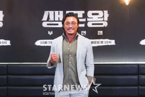 방송인 추성훈이 7일 오후 온라인으로 진행된 TV CHOSUN 정글 서바이벌 '생존왕 : 부족전쟁' 제작발표회에 참석해 포즈를 취하고 있다. '생존왕 : 부족전쟁'은 피지컬·정글·군인·국가대표 등 총 4팀으로 나뉜 12명의 정예 멤버가 정글 오지에서 10일간 자급자족으로 살아남으며 총 3라운드의 대결로 '생존 최강자'를 가리는 서바이벌 예능이다. / 사진제공 = TV조선 /사진=김창현