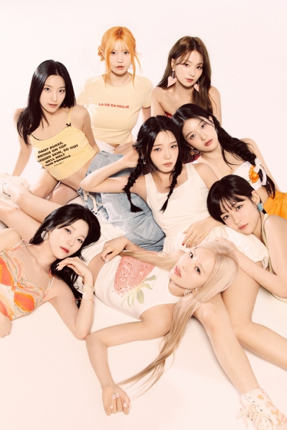 프로미스나인(fromis_9). /사진=롯데 자이언츠 제공