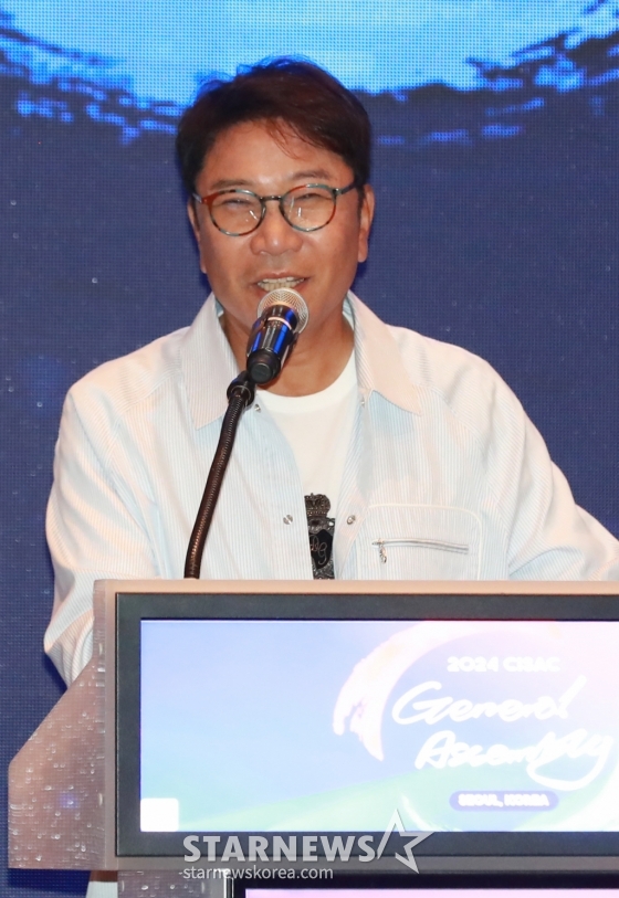 이수만 전 SM엔터테인먼트 총괄 프로듀서가 30일 오전 서울 여의도 콘래드 호텔에서 진행된 '2024 국제저작권관리단체연맹(CISAC) 세계 총회'에 참석해 기조연설을 하고 있다. /2024.05.30 /사진=이동훈