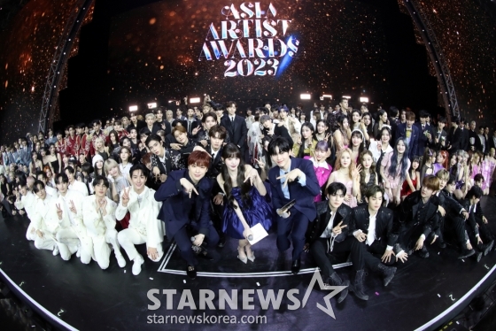 14일 필리핀 아레나에서 열린 '2023 아시아 아티스트 어워즈 인 필리핀'(2023 Asia Artist Awards IN THE PHILIPPINES, 이하 '2023 AAA')에서 참석자들이 기념촬영을 하고 있다. '2023 AAA'는 스타뉴스가 주최하고 Asia Artist Awards 조직위원회, TONZ 엔터테인먼트, PULP Live World가 공동 주관한다. 그룹 아이브(IVE) 장원영, 가수 강다니엘, 그룹 제로베이스원 성한빈이 MC를 맡았다. 2023.12.14 /사진=임성균