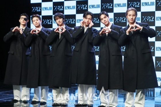 그룹 82메이저(82MAJOR)가 15일 오전 서울 강남구 일지아트홀에서 진행된 미니 2집 ‘X-82'(엑스-82) 발매기념 쇼케이스에서 포즈를 취하고 있다. 이번 앨범에는 타이틀곡 ‘혀끝'(Stuck)을 비롯해 ‘가시밭길도 괜찮아'(Thorns), ‘Face Time'(페이스 타임), ‘Gossip'(가십) 등 총 4곡이 수록됐다. /2024.10.15 /사진=이동훈