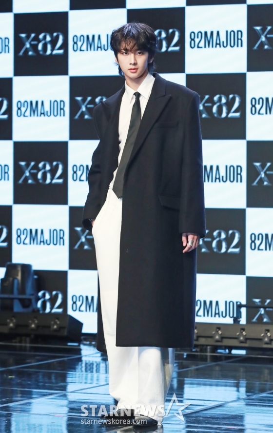 그룹 82메이저(82MAJOR) 남성모가 15일 오전 서울 강남구 일지아트홀에서 진행된 미니 2집 ‘X-82'(엑스-82) 발매기념 쇼케이스에서 포즈를 취하고 있다. 이번 앨범에는 타이틀곡 ‘혀끝'(Stuck)을 비롯해 ‘가시밭길도 괜찮아'(Thorns), ‘Face Time'(페이스 타임), ‘Gossip'(가십) 등 총 4곡이 수록됐다. /2024.10.15 /사진=이동훈