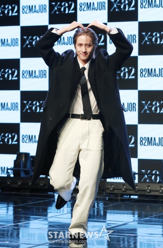 그룹 82메이저(82MAJOR) 조성일이 15일 오전 서울 강남구 일지아트홀에서 진행된 미니 2집 ‘X-82'(엑스-82) 발매기념 쇼케이스에서 포즈를 취하고 있다. 이번 앨범에는 타이틀곡 ‘혀끝'(Stuck)을 비롯해 ‘가시밭길도 괜찮아'(Thorns), ‘Face Time'(페이스 타임), ‘Gossip'(가십) 등 총 4곡이 수록됐다. /2024.10.15 /사진=이동훈