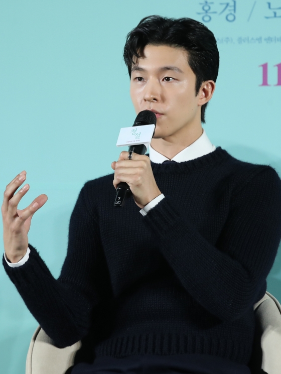 (서울=뉴스1) 권현진 기자 = 배우 홍경이 18일 서울 성동구 메가박스 성수에서 열린 영화 '청설'(감독 조선호) 제작보고회에서 인사말을 하고 있다. '청설'은 사랑을 향해 직진하는 ‘용준’(홍경 분)과 진심을 알아가는 ‘여름’(노윤서 분), 두 사람을 응원하는 동생 ‘가을’(김민주 분)의 청량하고 설레는 순간들을 담은 이야기다. 2024.10.18/뉴스1 Copyright (C) 뉴스1. All rights reserved. 무단 전재 및 재배포, AI학습 이용 금지. /사진=(서울=뉴스1) 권현진 기자