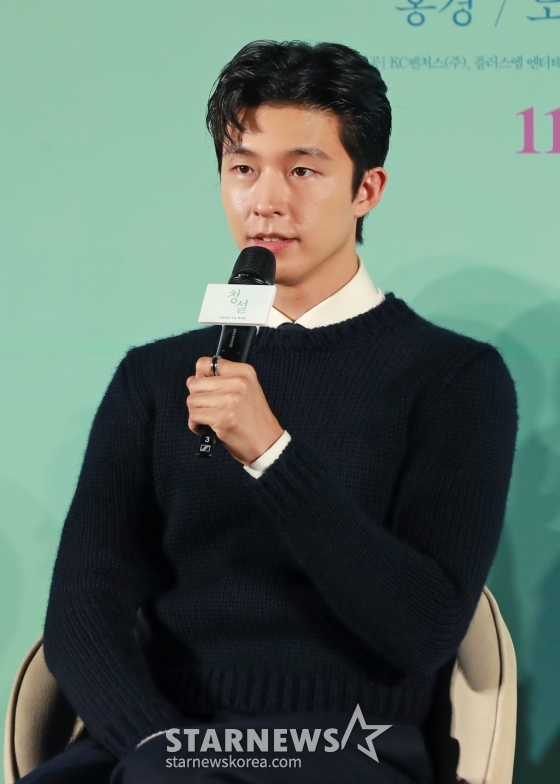배우 홍경이 18일 오전 서울 메가박스 성수에서 진행된 영화 '청설'(감독 조선호) 제작발표회에 참석해 질문에 답하고 있다. 사랑을 향해 직진하는 ‘용준’(홍경)과 진심을 알아가는 ‘여름’(노윤서), 두 사람을 응원하는 동생 ‘가을’(김민주)의 청량하고 설레는 순간들을 담은 영화 청설은 11월 6일 개봉한다. /2024.10.18 /사진=이동훈