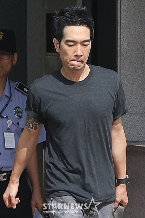 출소하는 고영욱/사진=스타뉴스