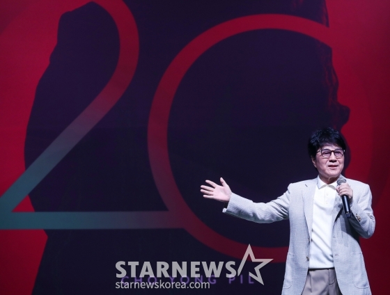 가수 조용필이 22일 오후 서울 용산구 블루스퀘어에서 진행된 정규 20집 '20' 발매기념 기자간담회에 참석해 인사말을 하고 있다. '20'은 조용필의 음악 세계에서 중요한 이정표가 될 앨범으로, 타이틀곡 '그래도 돼'를 비롯해 '찰나', 'Timing(타이밍)', '세렝게티처럼', '왜', 'Feeling Of You(필링 오브 유)', '라' 등 총 7곡이 수록됐다. 록, 일렉트로니카, 발라드를 가로지르는 넓은 장르 스펙트럼을 보여줄 예정이다. 2024.10.22 /사진=김창현 chmt@