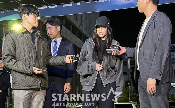(서울=뉴스1) 홍유진 기자 = 가수 제시가 16일 오후 피고소인 조사를 받기 위해 강남경찰서로 출석하고 있다. 제시는 "일단 때린 사람을 빨리 찾았으면, 벌 받았으면 좋겠다"며 "있는 그대로 말하고 나오겠다"고 밝혔다. 2024.10.16/뉴스1 Copyright (C) 뉴스1. All rights reserved. 무단 전재 및 재배포, AI학습 이용 금지. /사진=(서울=뉴스1) 홍유진 기자