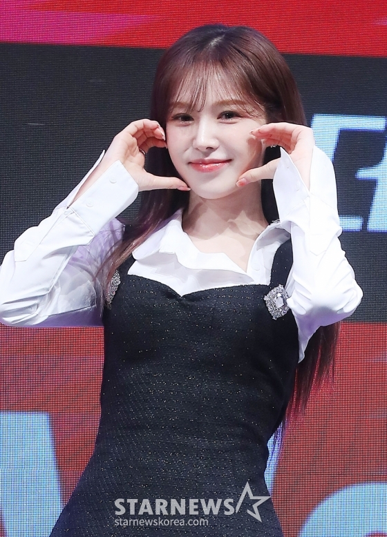 가수 웬디가 31일 오후 서울 영등포구 여의도동 KBS 아트홀에서 진행된 KBS 2TV 예능 '더 딴따라' 제작발표회에 참석해 포즈를 취하고 있다. '더 딴따라'는 노래, 춤, 연기, 예능 다 되는 딴따라 찾기 프로젝트로 원조 딴따라 박진영이 KBS와 손을 잡고 선보이는 새로운 버라이어티 오디션 프로그램. 11월 3일 첫 방송. 2024.10.31 /사진=김창현 chmt@
