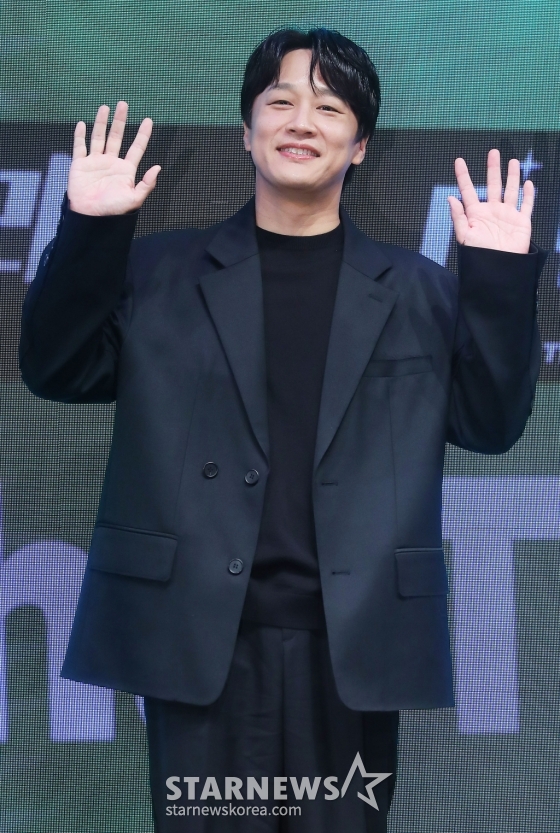 배우 차태현이 31일 오후 서울 영등포구 여의도동 KBS 아트홀에서 진행된 KBS 2TV 예능 '더 딴따라' 제작발표회에 참석해 포즈를 취하고 있다. '더 딴따라'는 노래, 춤, 연기, 예능 다 되는 딴따라 찾기 프로젝트로 원조 딴따라 박진영이 KBS와 손을 잡고 선보이는 새로운 버라이어티 오디션 프로그램. 11월 3일 첫 방송. 2024.10.31 /사진=김창현 chmt@