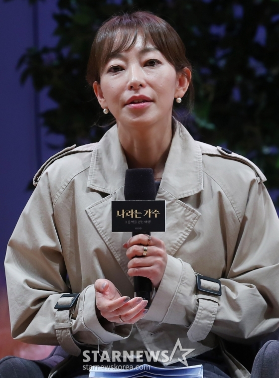 이선희 CP가 1일 오전 서울 영등포구 여의도동 KBS 아트홀에서 진행된 KBS 2TV 음악 여행 리얼리티쇼 '나라는 가수' 제작발표회에 참석해 인사말을 하고 있다. '나라는 가수-스페인'은 K팝 대표 실력파 아티스트들이 다른 '나라'의 음악과 문화를 경험하며 '나'라는 가수를 찾아가는 여행기를 그리는 음악 예능 프로그램이다. 오는 2일 첫 방송. 2024.11.01 /사진=김창현 chmt@