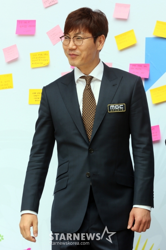 $ MBC 브라질 월드컵 중계팀 김성주 안정환 송종국이 9일 오후 서울 여의도 MBC에서 가진 월드컵 출정식에 참석하고 있다. /사진=임성균 기자 tjdrbs23@