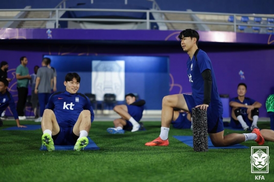 압둘라 알칼리파 스타디움(쿠웨이트)에서 손흥민(오른쪽)과 배준호. /사진=대한축구협회(KFA) 제공