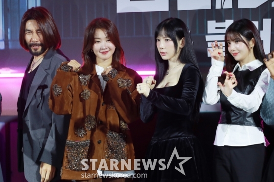 노홍철, 이시영, 태연, 박은비,가 14일 오후 서울 CGV용산아이파크몰에서 진행된 넷플릭스 예능 '좀비버스 : 뉴 블러드' 제작발표회에 참석해 포즈를 취하고 있다. /2024.11.14 /사진=이동훈 photoguy@