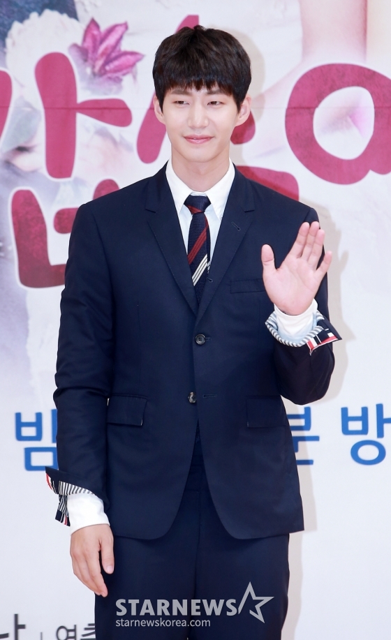 $ 배우 송재림 26일 오후 서울 양천구 목동 SBS 사옥에서 진행된 SBS 주말드라마 '우리 갑순이' 제작발표회에 참석해 포즈를 취하고 있다. '우리 갑순이'는 우리 시대 결혼과 연애, 가족의 이야기를, 갑순이와 갑돌이 가족을 통해 현실감 있으면서도 유쾌하게 보여주는 작품으로 오는 27일 첫 방송된다. /사진=김창현 기자 chmt@