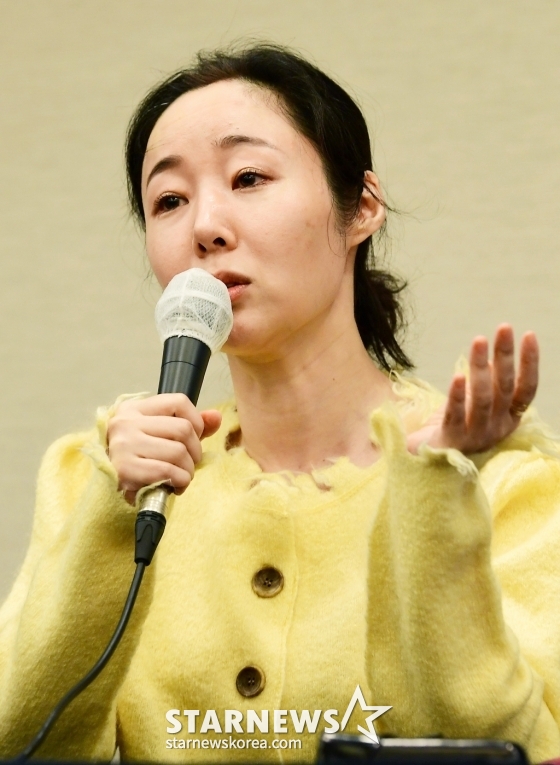 민희진 어도어 대표가 31일 서울 중구 신문로 한국프레스센터에서 어도어 임시주주총회 결과에 따른 입장을 설명하는 기자회견을 갖고 있다. 어도어는 오전 임시주총을 열고 사내이사에 하이브 측이 추천한 인사 3명을 선임, 민희진 대표 측근이었던 기존 사내이사 2명을 해임했다. 앞서 법원은 지난 30일 민 대표가 하이브를 상대로 낸 의결권 행사 금지 가처분 신청을 인용했고 이에 하이브는 민 대표의 해임에 대한 의결권을 행사하지 않았다. /사진=임한별(머니S)