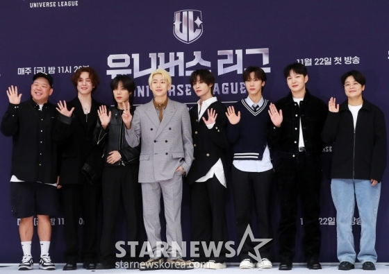 이환진 PD, 가수 박재범, 유겸, 프로듀서 엘 캐피탄, 웨이션 브이 양양, 텐, 가수 이창섭, 유화 PD가 19일 오전 서울 양천구 목동 SBS사옥에서 진행된 글로벌 보이 그룹 오디션 프로그램 '유니버스 리그' 제작발표회에 참석해 포즈를 취하고 있다. '유니버스 리그'는 단 하나의 프리즘 컵을 차지하기 위해 경쟁하는 리그전 형식의 오디션이다. 2024.11.19 /사진=김창현 chmt@