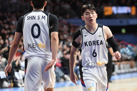 문유현(오른쪽). /사진=대한민국농구협회 제공