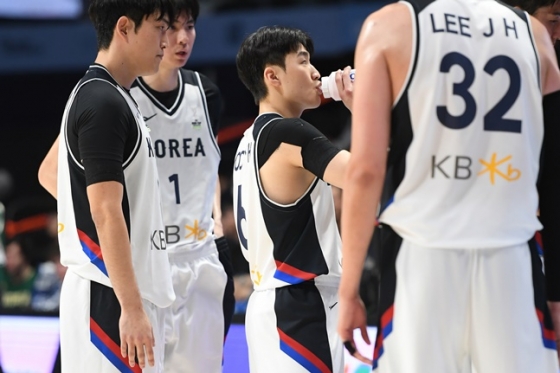 문유현(가운데). /사진=대한민국농구협회 제공
