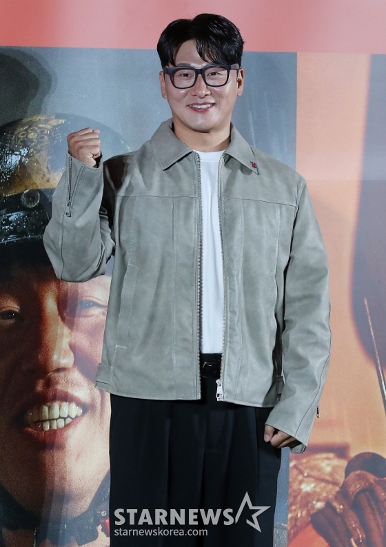 배우 오대환이 8일 오전 서울 용산구 아이파크몰 CGV에서 진행된 영화 '소방관' 제작보고회에 참석해 포즈를 취하고 있다.  '소방관'은 2001년 홍제동 화재 참사 사건 당시 열악한 환경 속에서도 화재 진압과 전원 구조라는 단 하나의 목표를 가지고 투입된 소방관들의 상황을 그린 이야기. 12월 4일 개봉. 2024.11.08 /사진=김창현 chmt@