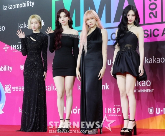 에스파가 30일 오후 인천 중구 인스파이어 아레나에서 진행된 'MMA 2024'(제16회 멜론 뮤직어워드) 레드카펫 행사에 참석해 포즈를 취하고 있다. 2024.11.30 /사진=김창현 chmt@
