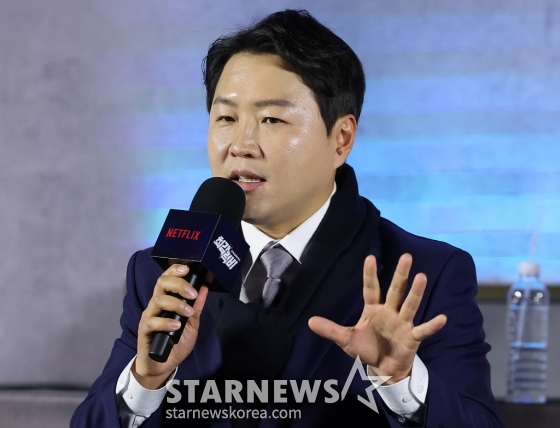 (서울=뉴스1) 김진환 기자 = 정용검 아나운서가 5일 오전 서울 용산구 CGV용산아이파크몰에서 열린 넷플릭스(Netflix)의 새 예능 ‘최강럭비: 죽거나 승리하거나’ 제작발표회에 참석해 진행자의 질문에 답변하고 있다. ‘최강럭비: 죽거나 승리하거나’?는 승리의 영광을 위해 온 몸을 던지며 필사의 전진을 이어가는 럭비 선수들의 진짜 승부를 보여주는 스포츠 서바이벌 예능?이다. 2024.12.5/뉴스1 Copyright (C) 뉴스1. All rights reserved. 무단 전재 및 재배포, AI학습 이용 금지. /사진=(서울=뉴스1) 김진환 기자