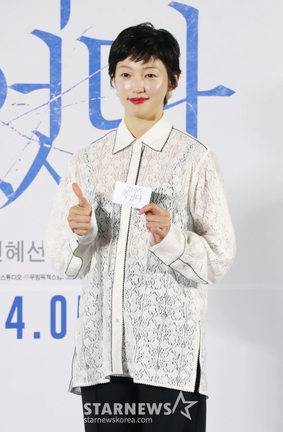 배우 이엘이 17일 오후 서울 서울 메가박스 성수점에서 진행된 영화 '그녀가 죽었다'(감독 김세휘) 제작발표회에 참석해 포즈를 취하고 있다. 훔쳐보기가 취미인 공인중개사 정태(변요한)가 자신이 관찰하던 인플루언서 소라(신혜선)를 죽였다는 누명을 벗기 위해 벌이는 분투를 그린 영화 '그녀가 죽었다'는 오는 5월 개봉 예정이다. /2024.04.17 /사진=이동훈