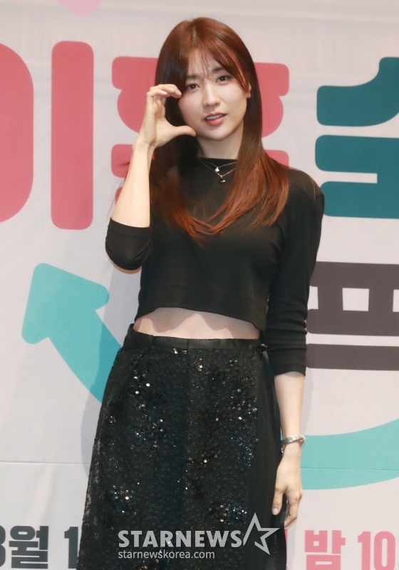 배우 박하선이 13일 오전 서울 라마다서울 신도림 호텔에서 진행된 JTBC 예능 '이혼숙려캠프' 제작발표회에 참석해 포즈를 취하고 있다. 인생을 새로고침하기 위한 부부들의 이야기 '이혼숙려캠프'는 오는 15일 첫 방송된다. /2024.08.13 /사진=이동훈