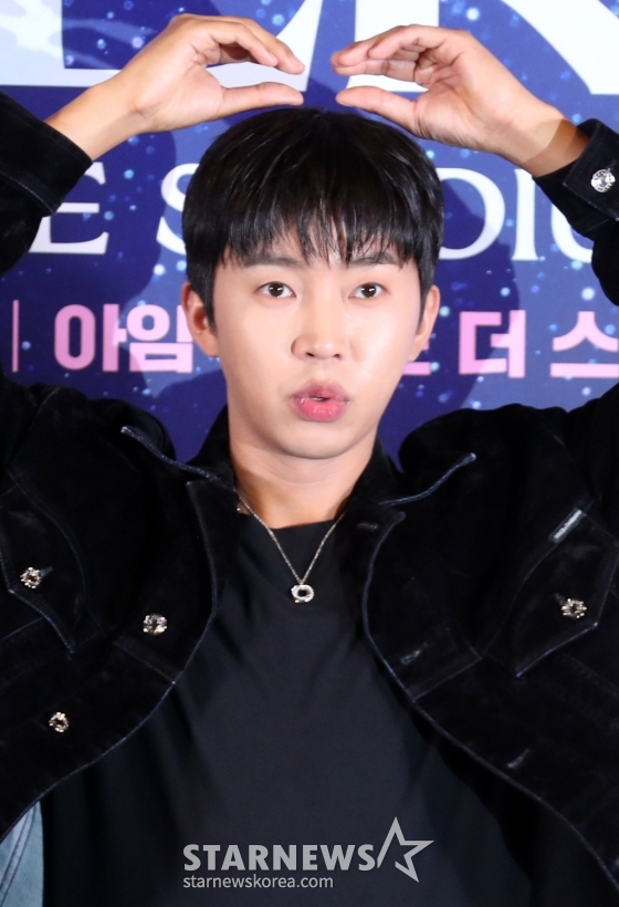 가수 임영웅이 22일 오후 서울 용상CGV에서 열린 영화 '아임 히어로-더 스타디움' 언론시사회 및 무대인사에 참석해 인사말을 하고 있다. 2024.08.22 /사진=임성균