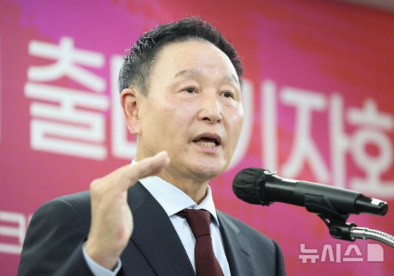 허정무 전 국가대표팀 감독이 지난 11월 25일 서울 송파구 올림픽파크텔에서 열린 대한축구협회장 선거 출마 기자회견에서 발언하고 있다. /사진=뉴시스