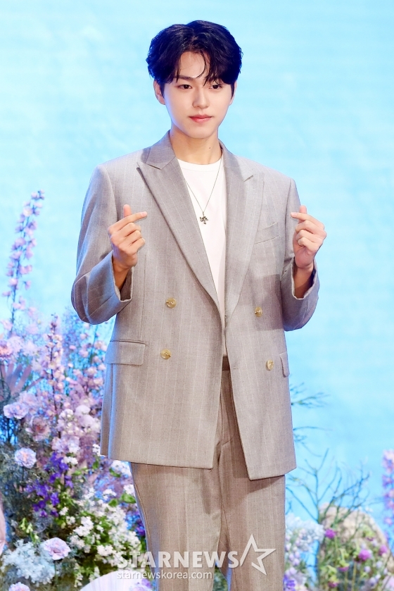 배우 이진우가 16일 오후 서울 구로구 더세인트웨딩에서 진행된 지니TV 오리지널 드라마 '나미브' 제작발표회에 참석해 포즈를 취하고 있다.  '나미브'는 해고된 스타 제작자 강수현(고현정 분)과 방출된 장기 연습생 유진우(려운 분)가 만나 각자의 목표를 위해 나아가는 이야기. 오는 23일 오후 10시 ENA에서 첫 방송되며, 스트리밍은 본방 직후 KT 지니 TV, 지니 TV 모바일에서 무료로 제공된다. 2024.12.16 /사진=김창현 chmt@