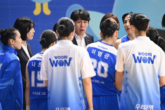 우리은행 선수단. /사진=WKBL 제공