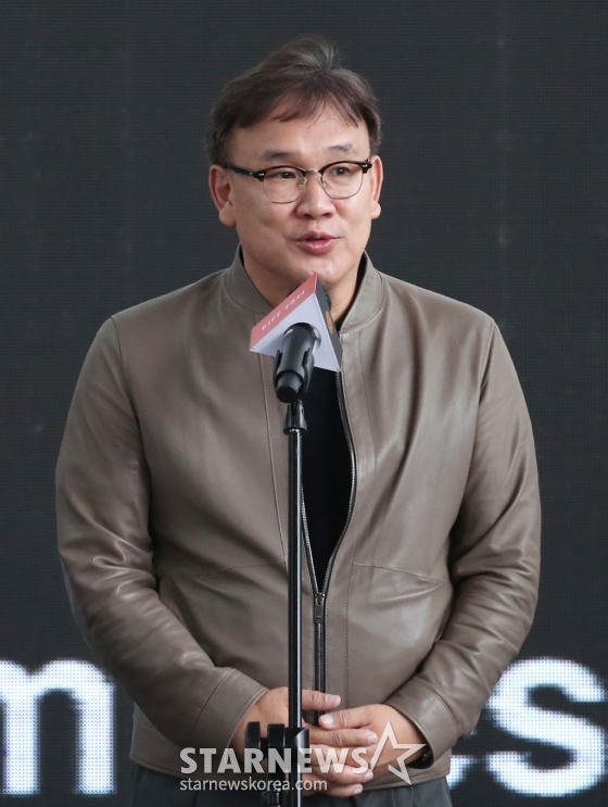 (부산=뉴스1) 권현진 기자 = 김성수 감독이 3일 오전 부산 해운대구 영화의전당 BIFF 야외무대에서 열린 제29회 부산국제영화제(BIFF) 영화 ‘서울의 봄’ 야외무대인사에서 인사말을 하고 있다. 2024.10.3/뉴스1 Copyright (C) 뉴스1. All rights reserved. 무단 전재 및 재배포, AI학습 이용 금지. /사진=(부산=뉴스1) 권현진 기자